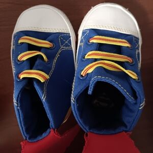 Vibrant Blue and White Kids Sneakers with Yellow Accents